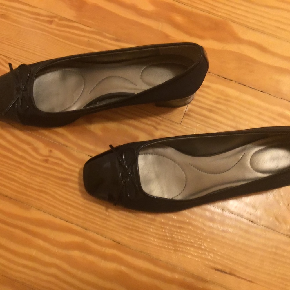 Bandolino Black Pumps - Suede with Patent Toe - Size 8M - Never Worn - Picture 7 of 7